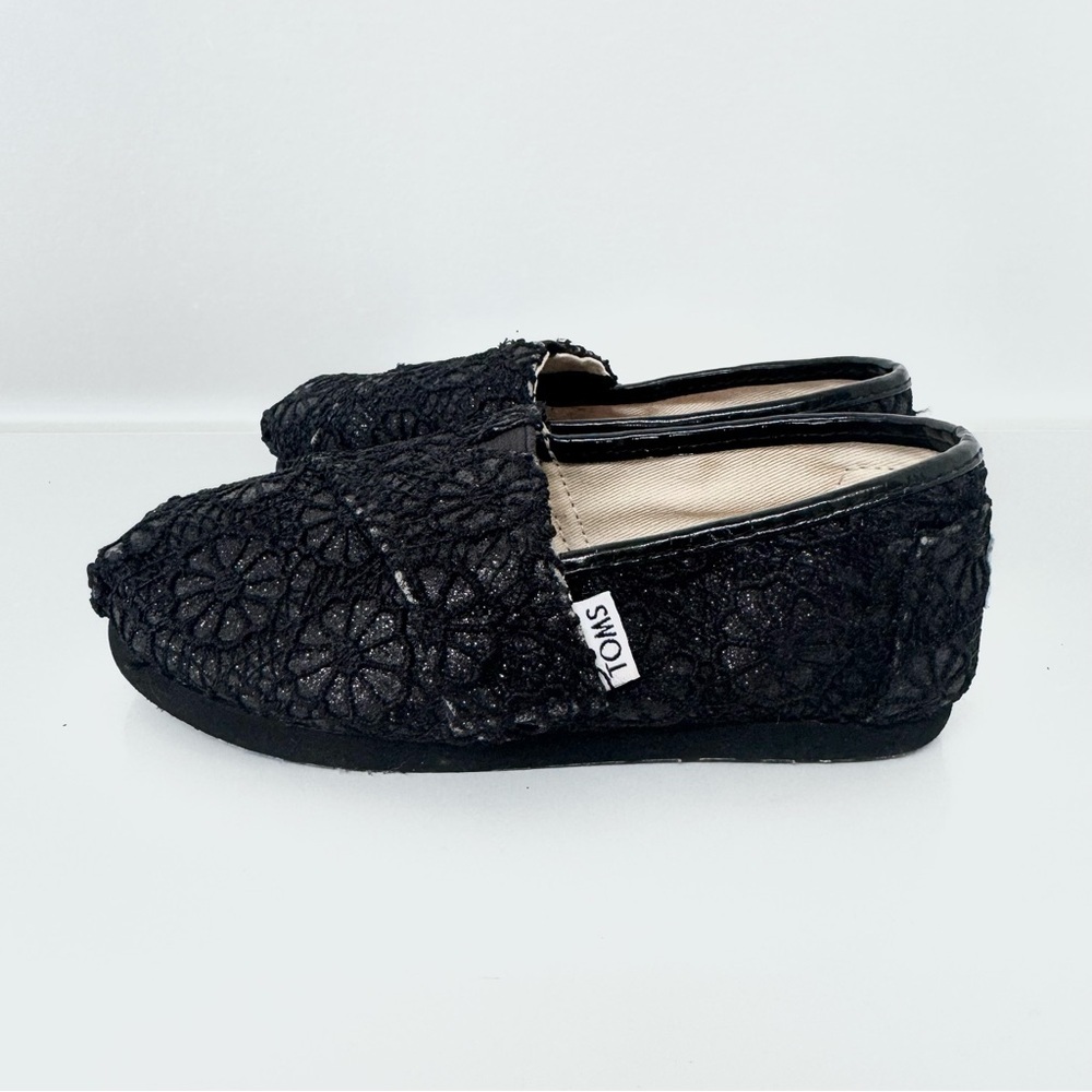 Toms Youth Classic Black Crochet Floral  Glitter Slip-On Shoe Size T 10 Girls